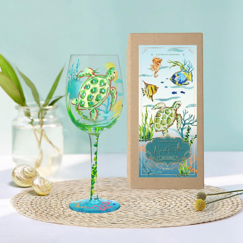 Vaso con tortugas y pastos marinos pintados a mano, colección elegante.