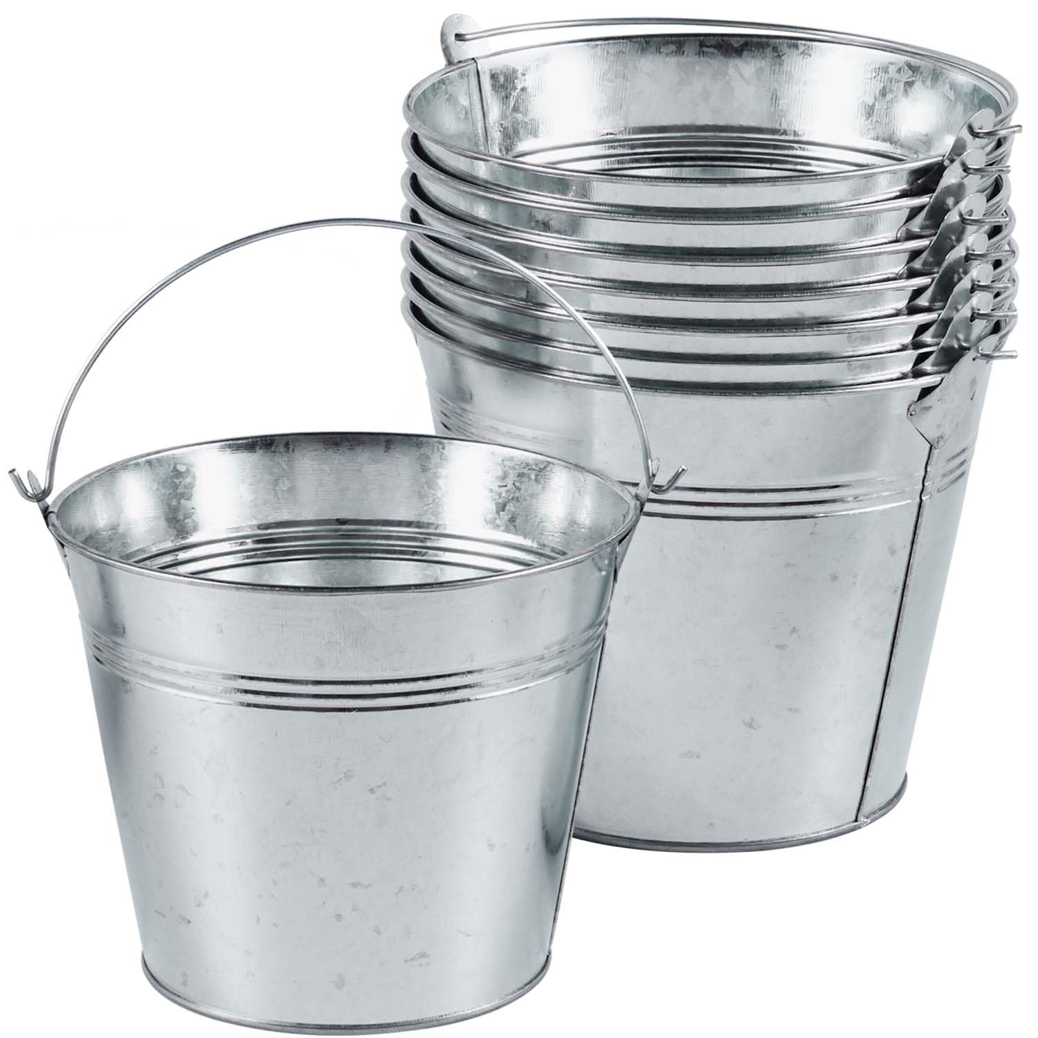 Obtanim cubo metálico galvanizado con asa, ideal para almacenamiento y decoración rústica.