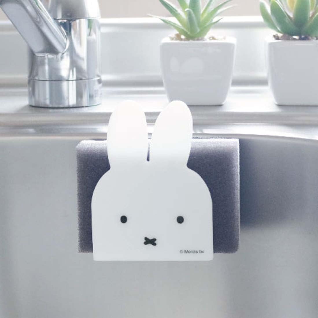 Okato Miffy imán en la nevera, ahorro de espacio y orden diario.