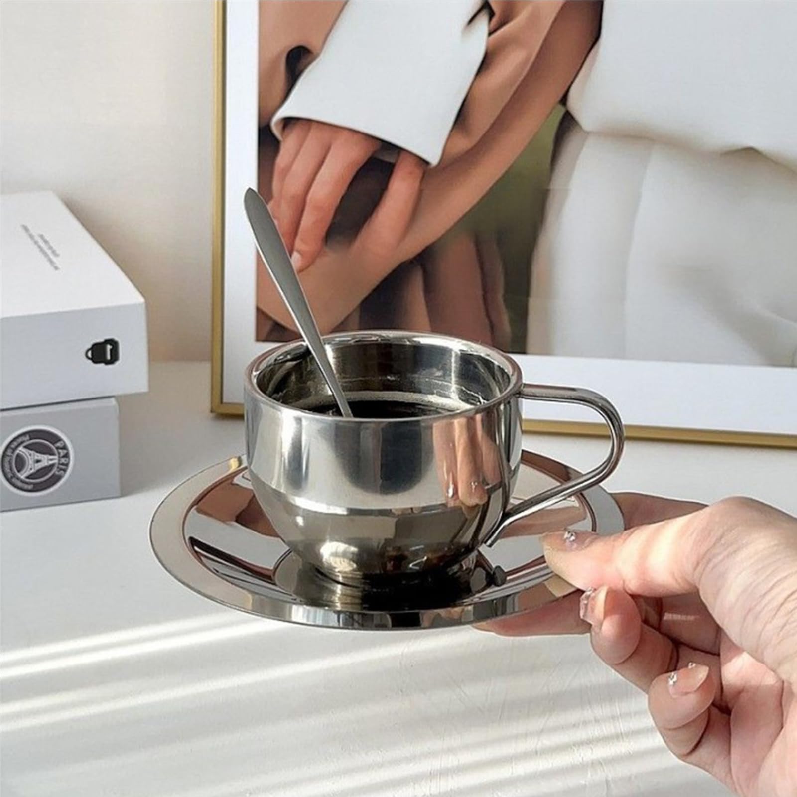 Okllen: platillo y cuchara de acero inoxidable para un servicio limpio.