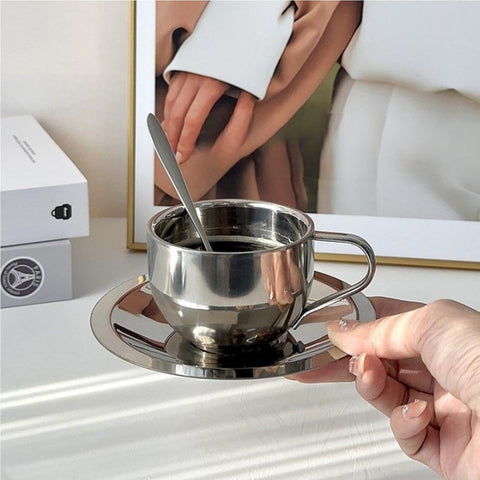 Okllen: platillo y cuchara de acero inoxidable para un servicio limpio.
