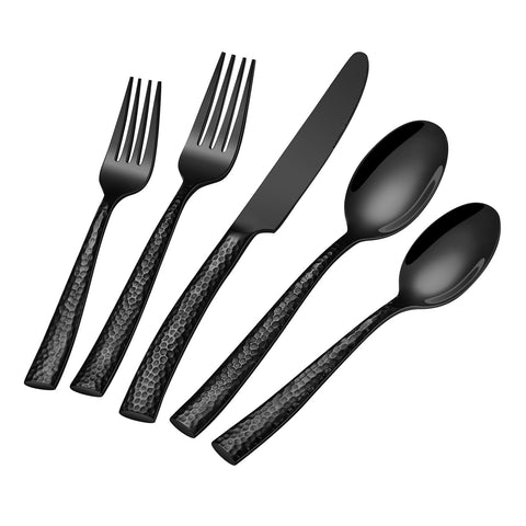 Cubiertos Ollex negro martilleado para 8 comensales.