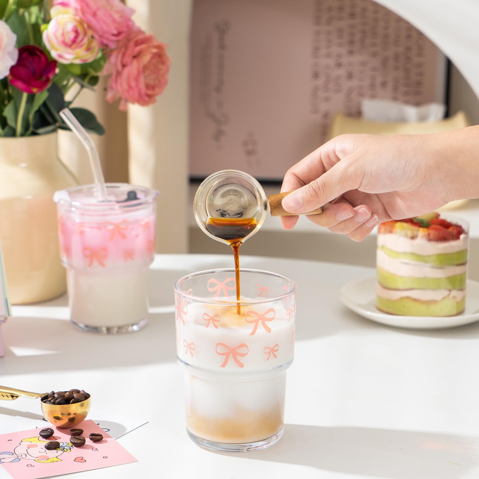 Diseño apilable de Olvini tumbler para ahorro de espacio.