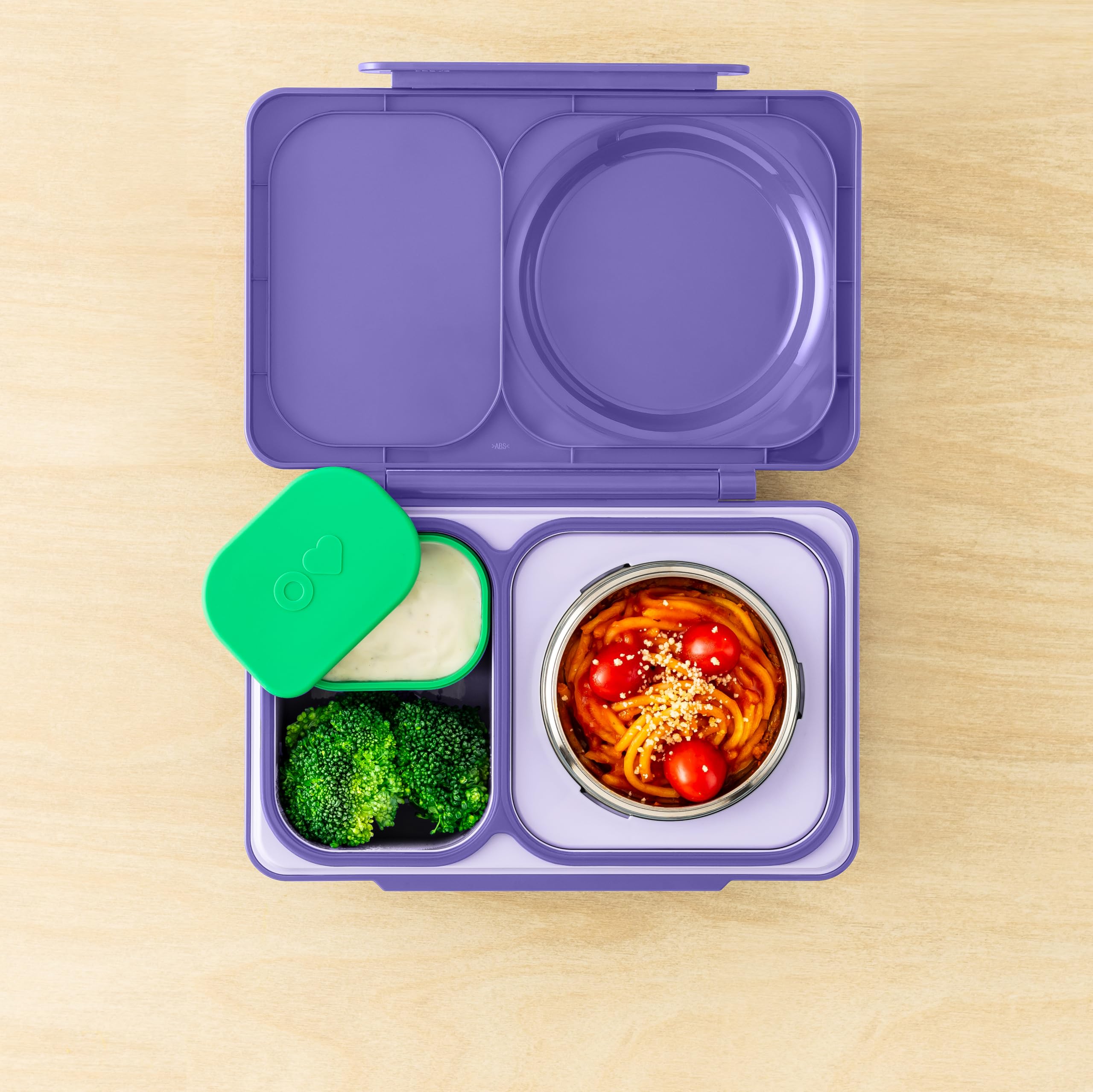 OmieBox Up dip portátil para snacks, porciones controladas en cualquier lugar.