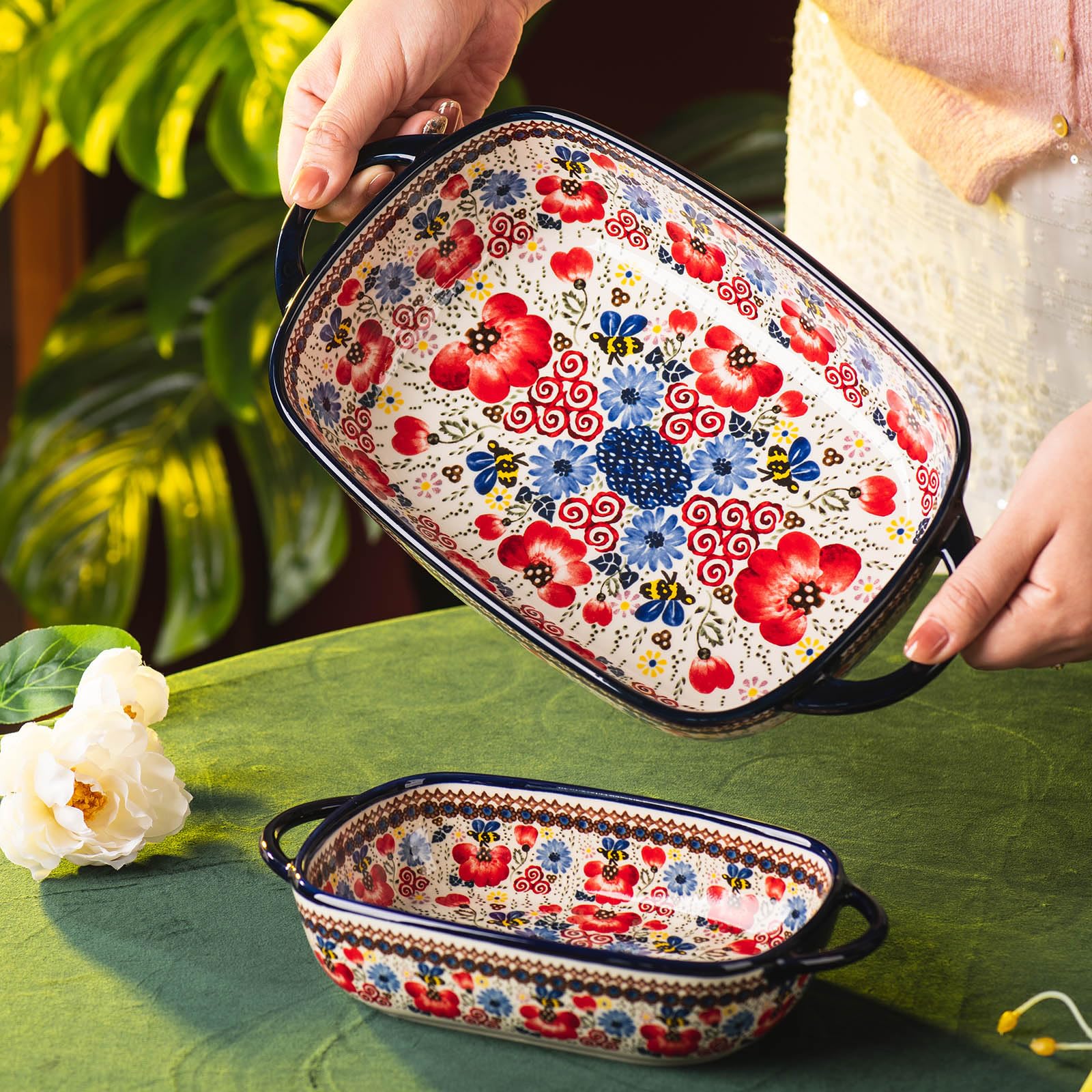 Bandeja cerámica apilable ONECCI azul con diseño floral para ahorrar espacio