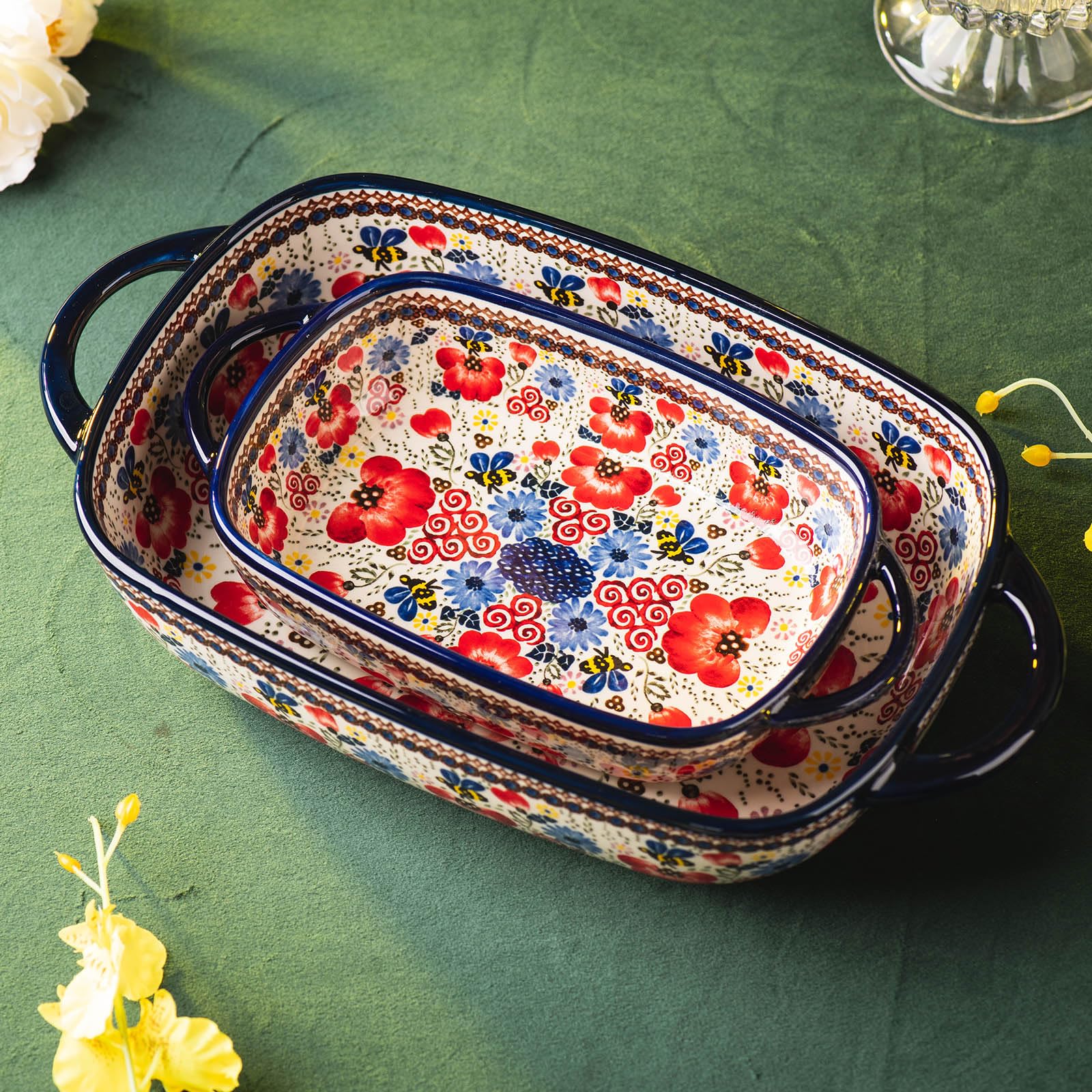 Bandeja ONECCI con diseño floral azul para presentar platos en mesa