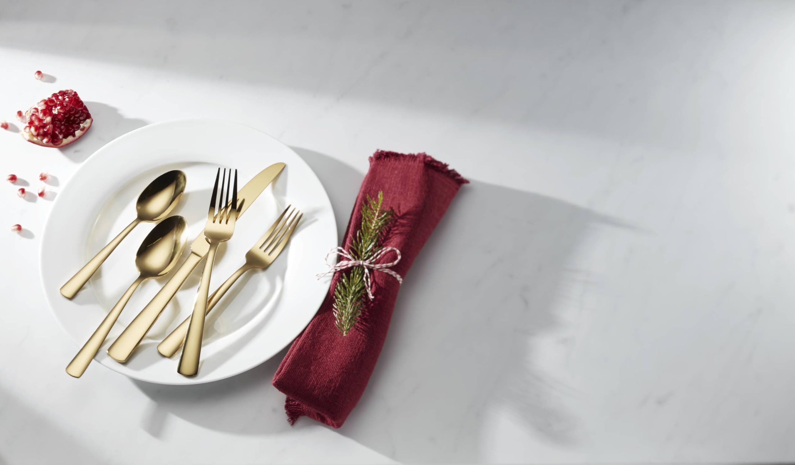 Oneida Aptitude Gold 20pc juego lujoso para comidas especiales.