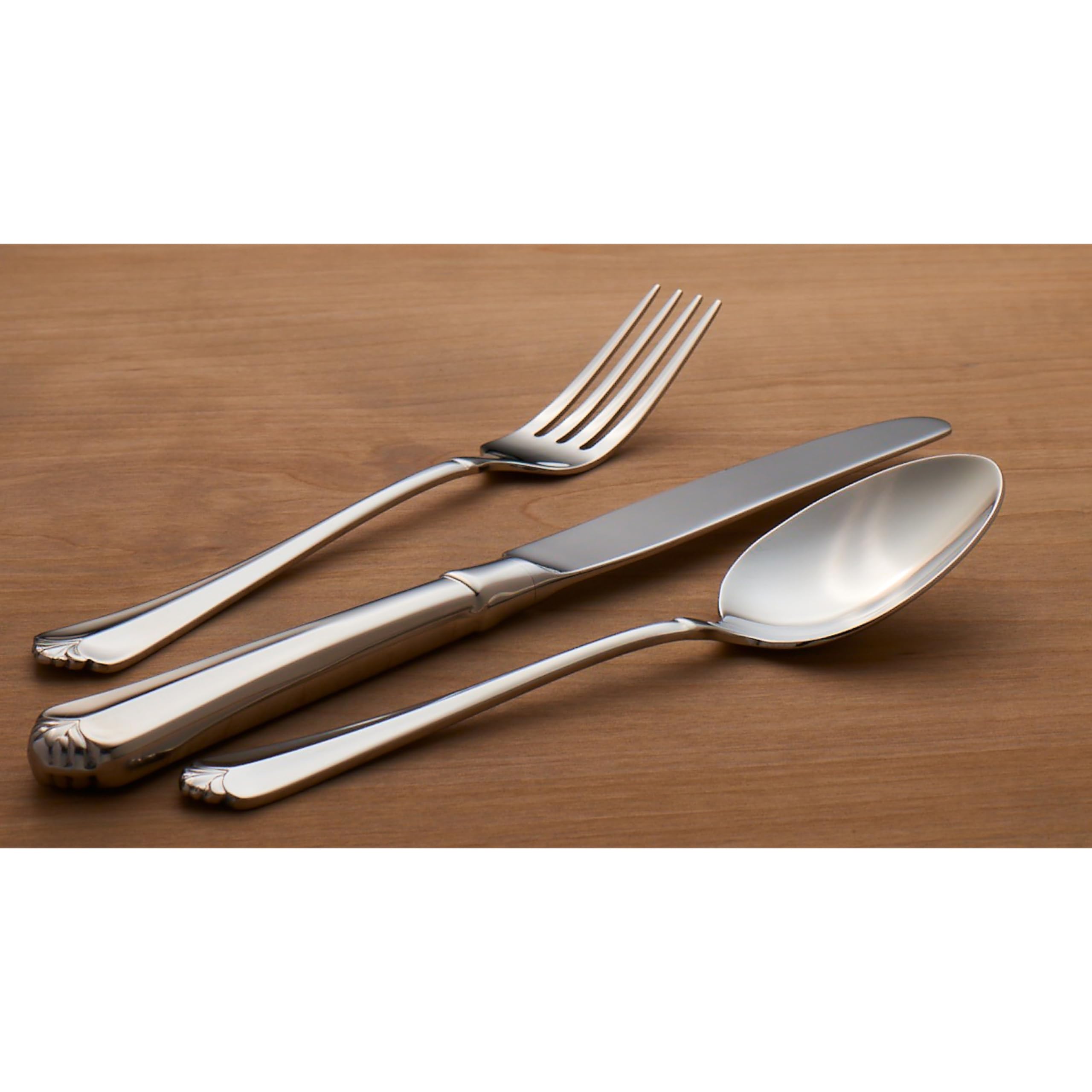 Oneida Juilliard dorada, cuchillo de mesa, añade brillo a la mesa formal.