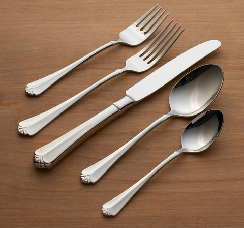 Oneida Juilliard, servicio para 4 en la mesa, ideal para cenas cotidianas y eventos.