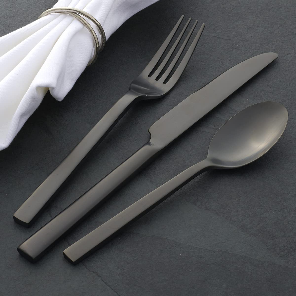 Oneida Mesa del Chef Negro 20 piezas, garantía limitada para mayor confianza a largo plazo.