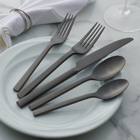 Oneida Mesa del Chef Negro 20 piezas para cuatro, ideal para reuniones diarias.