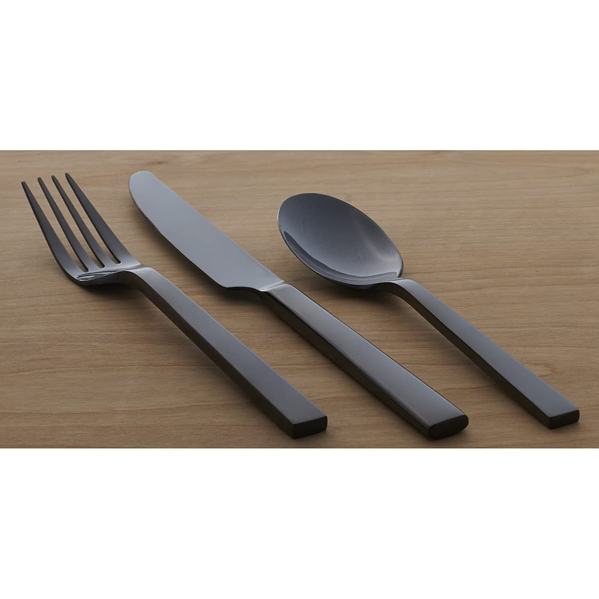 Oneida Mesa del Chef Negro 20 piezas, peso robusto para durabilidad diaria.