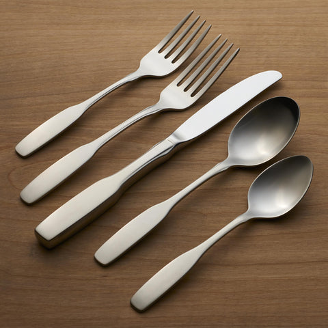 Oneida Paul Revere, diseño clásico, cucharas de cena, realzan la mesa con estilo y resistencia.