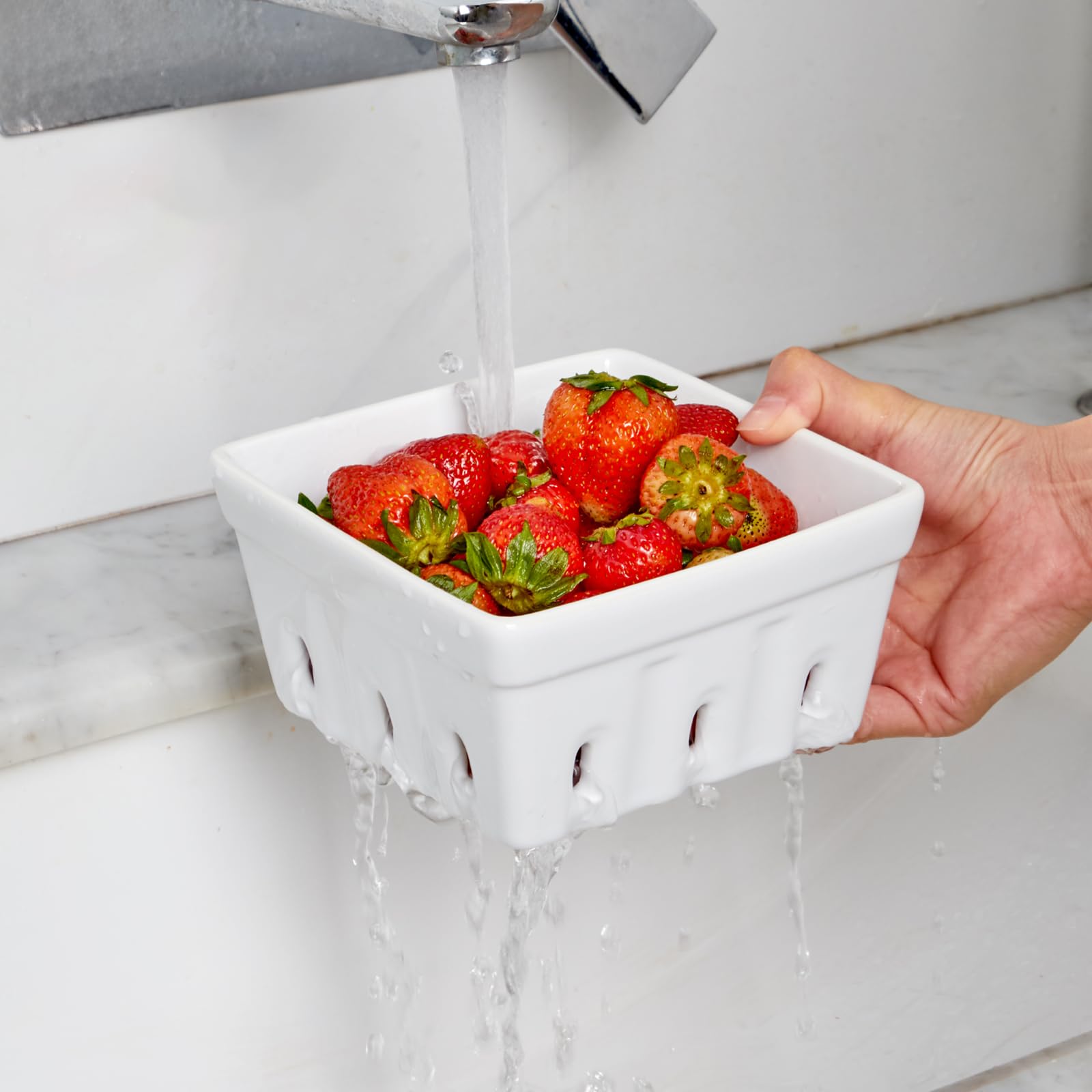 ONEMORE diseño moderno añade estilo a la encimera con frutas.