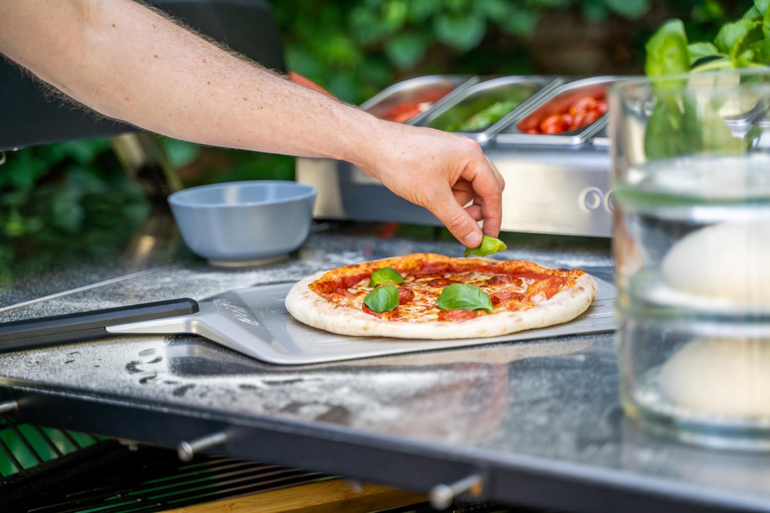 Pala de forma rectangular ideal para retirar pizzas de tamaño estándar.