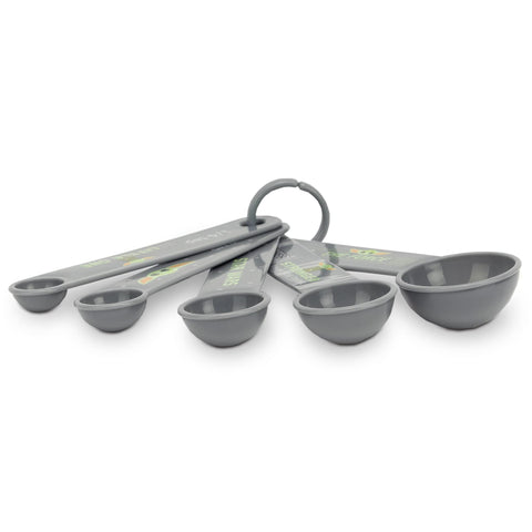 Detalle de Grogu en cucharas medidoras de Open Road Brands, ideal para recetas diarias