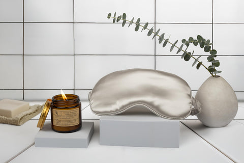 Opulent vela de lujo, crea un ambiente relajante para momentos de spa