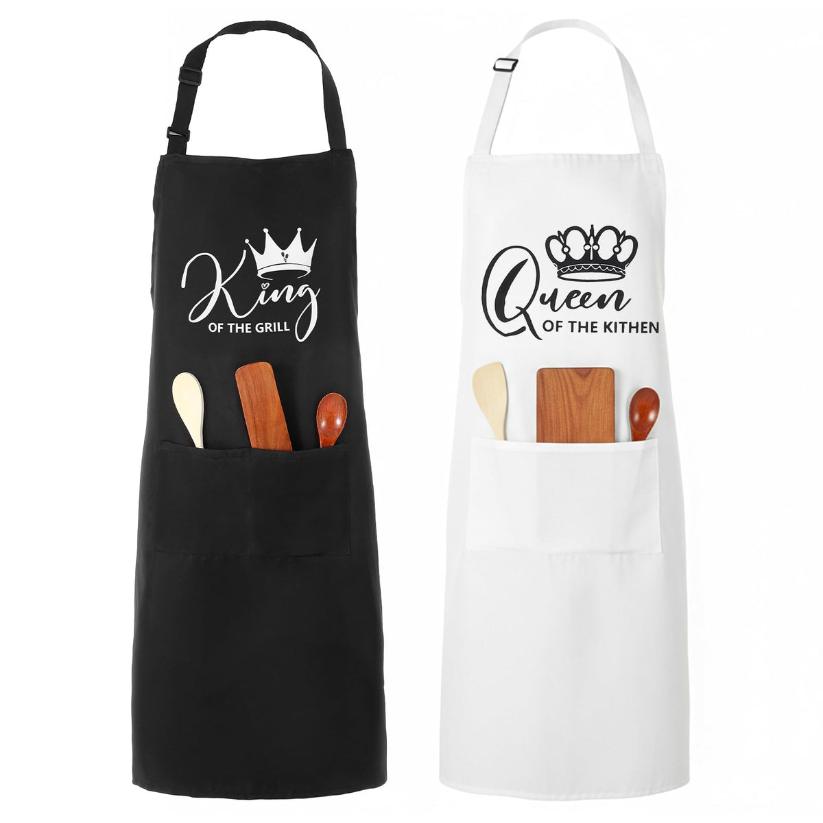 Delantal Oqqlin Rey Reina en negro y blanco, portada, ideal para cocinar en pareja.