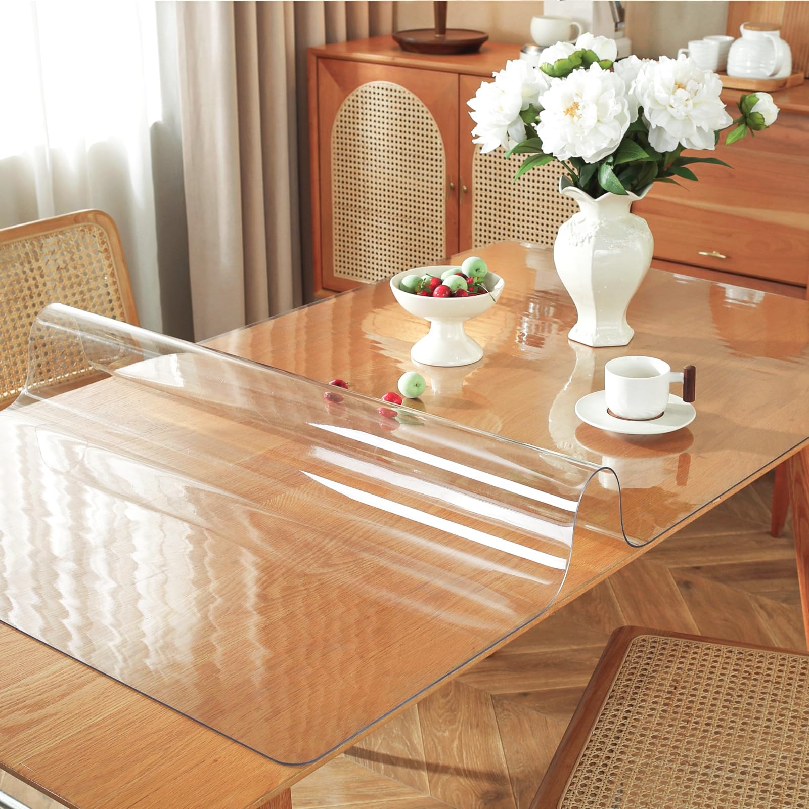 Cubierta de mesa transparente OstepDecor conserva el aspecto natural.