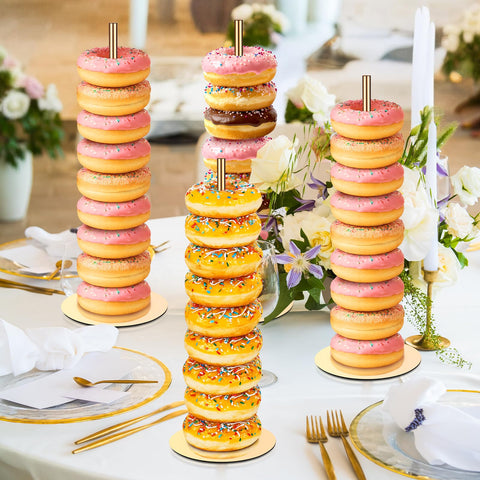 Otoolling Donut Stand Torre Dorado – acabado dorado que complementa la decoración.