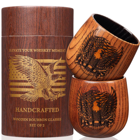OUHT vaso de whisky de madera con águila, diseño distintivo para degustaciones elegantes.