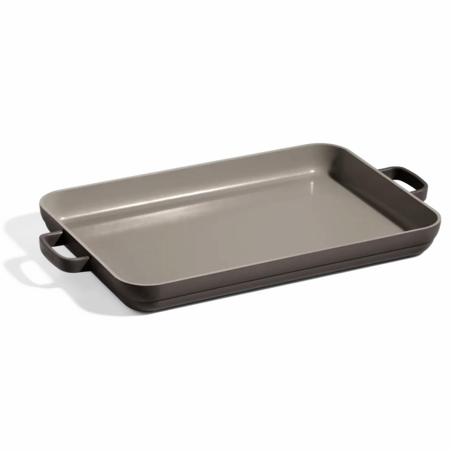 Our Place Griddle Pan en uso dual en estufa, ideal para cocinar dos zonas simultáneamente.