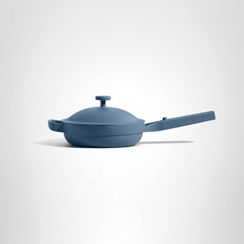Our Place Mini Always Pan en color azul para cocina elegante y práctica.