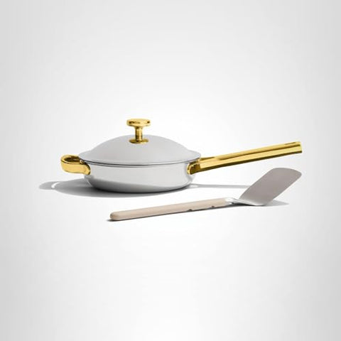 Our Place Mini Titanium Always Pan Pro acabado dorado añade estilo a cualquier cocina.