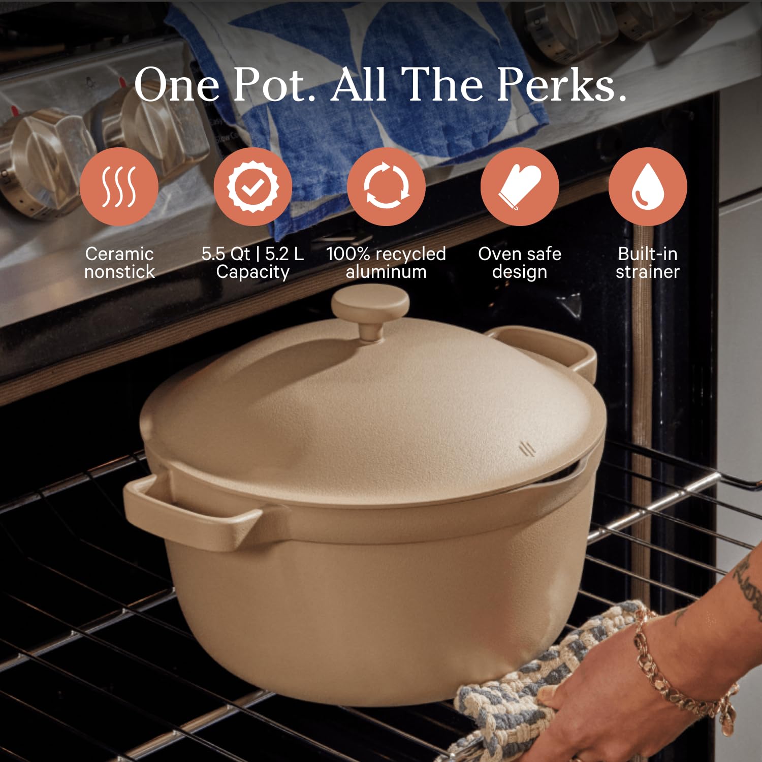 Our Place Perfect Pot con tapa de vapor integrada para cocinar con seguridad.