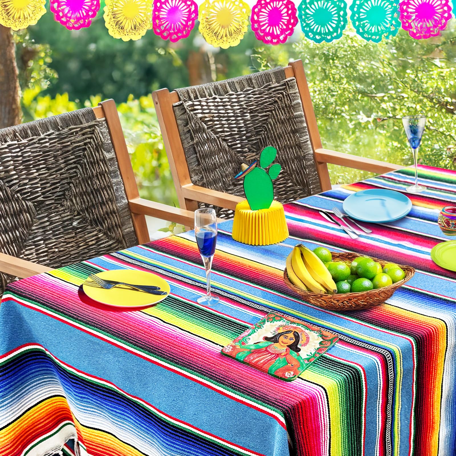 OurWarm colores vivos y patrones llamativos del serape.