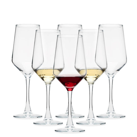 Copa OUWO con tallo largo y cristal claro para realzar el color del vino.