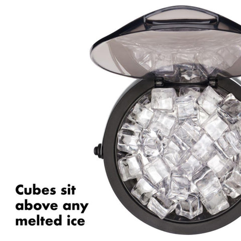 Tapa transparente facilita ver la cantidad de hielo disponible.