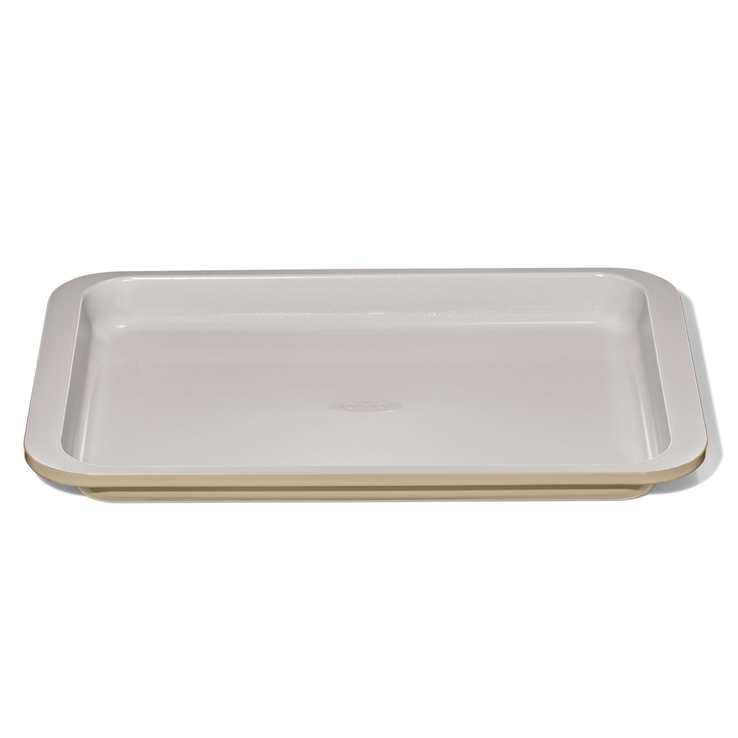 Bandeja OXO de cuarto de horno con recubrimiento cerámico antiadherente facilita desmoldar fácilmente.