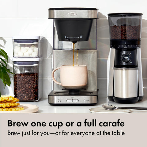 OXO Brew Rainmaker distribuye agua de forma uniforme para extracción equilibrada.