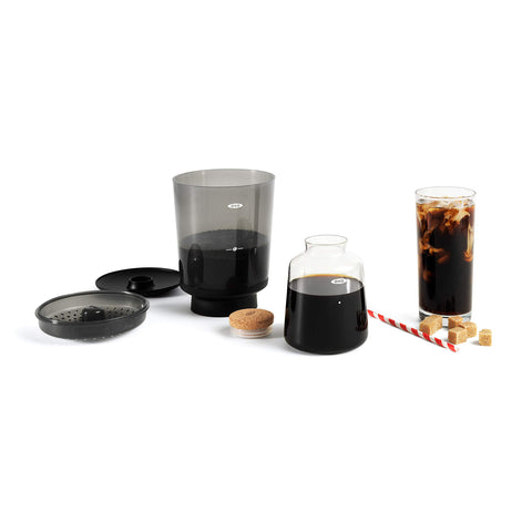 OXO Brew Compacto Uso práctico en refrigerador o sobre la encimA