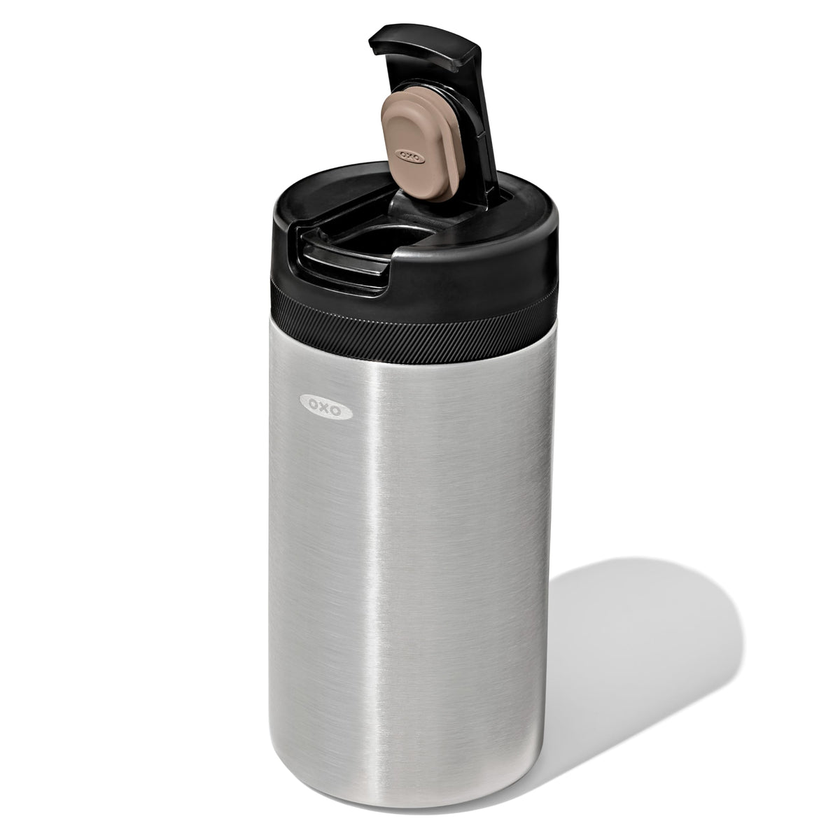 Contenedor OXO Brew hermetico para cafe protege el aroma ante luz y humedad.