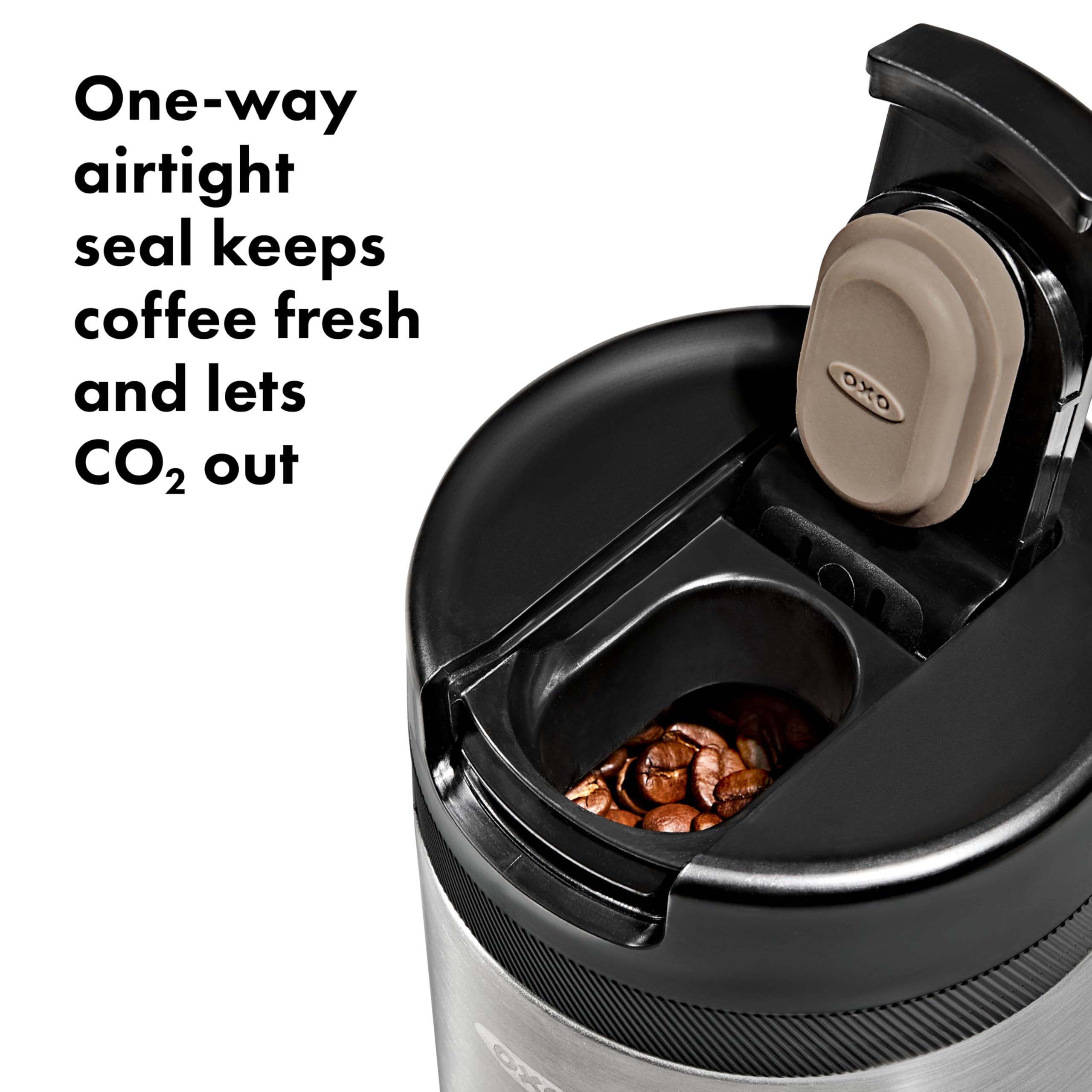 OXO Brew permite vertido directo sin cuchara; facilita moler o preparar.