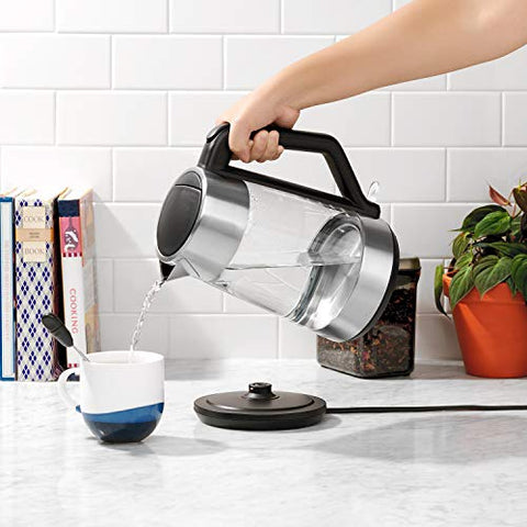Capacidad de 1.75 L del Hervidor OXO Brew para varias tazas.