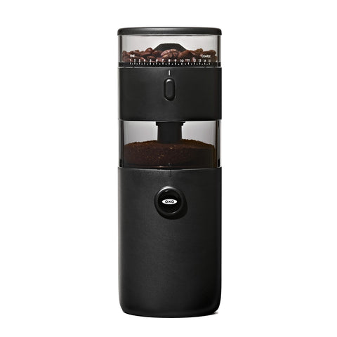 OXO Brew: molino compacto con muelas cónicas para un café más uniforme.