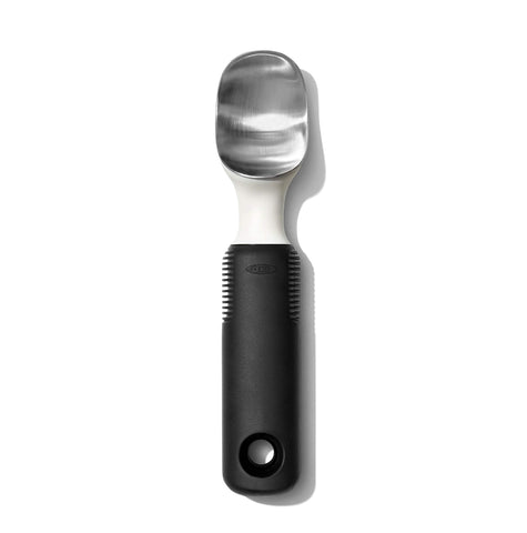 Cucharilla OXO para helado con curva simple para servir suavemente
