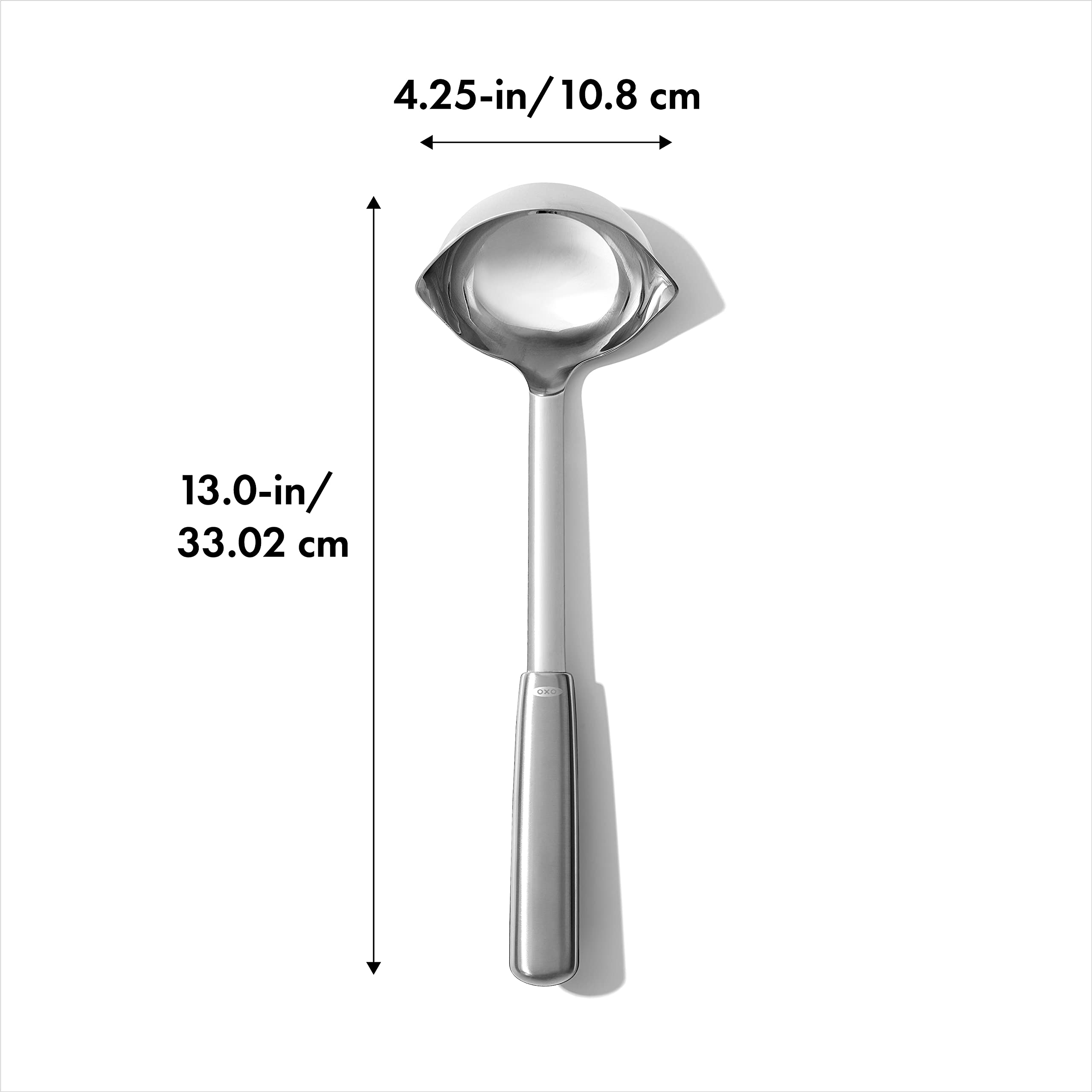 Cucharón OXO ideal para servir sopa, guisos y salsas en mesa o cocina.