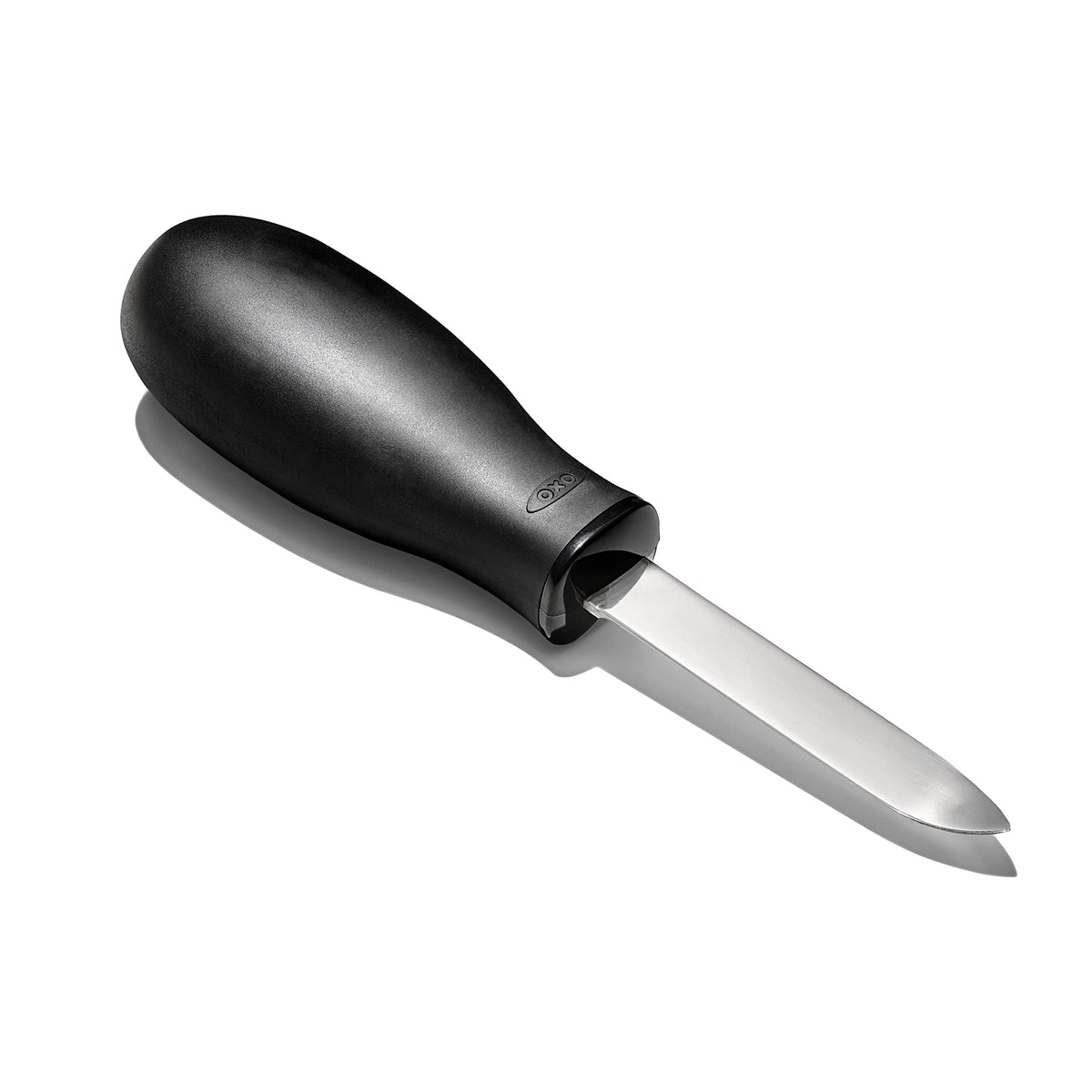 Cuchillo OXO para ostras con filo de acero para abrir con facilidad.