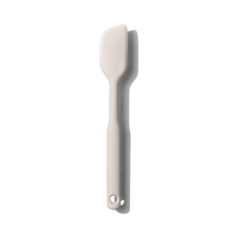 OXO espátula de silicona pequeña en tono avena para mezclar y raspar con facilidad