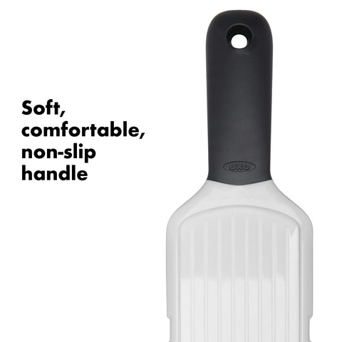 OXO Good Grips Garlic Slicer almacenamiento seguro gracias a la tapa y al diseño compacto