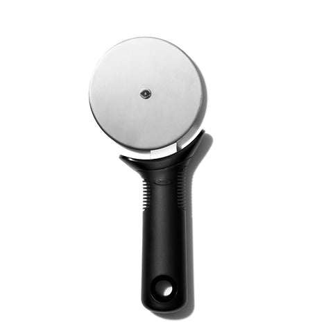 OXO Good Grips: cuchilla afilada para cortar pizza con precisión