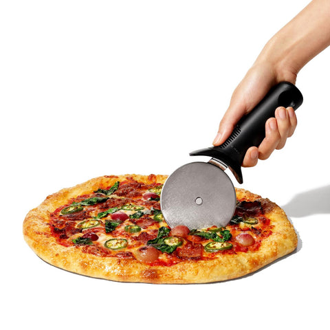 OXO Good Grips: rebanar pizza de forma limpia y uniforme