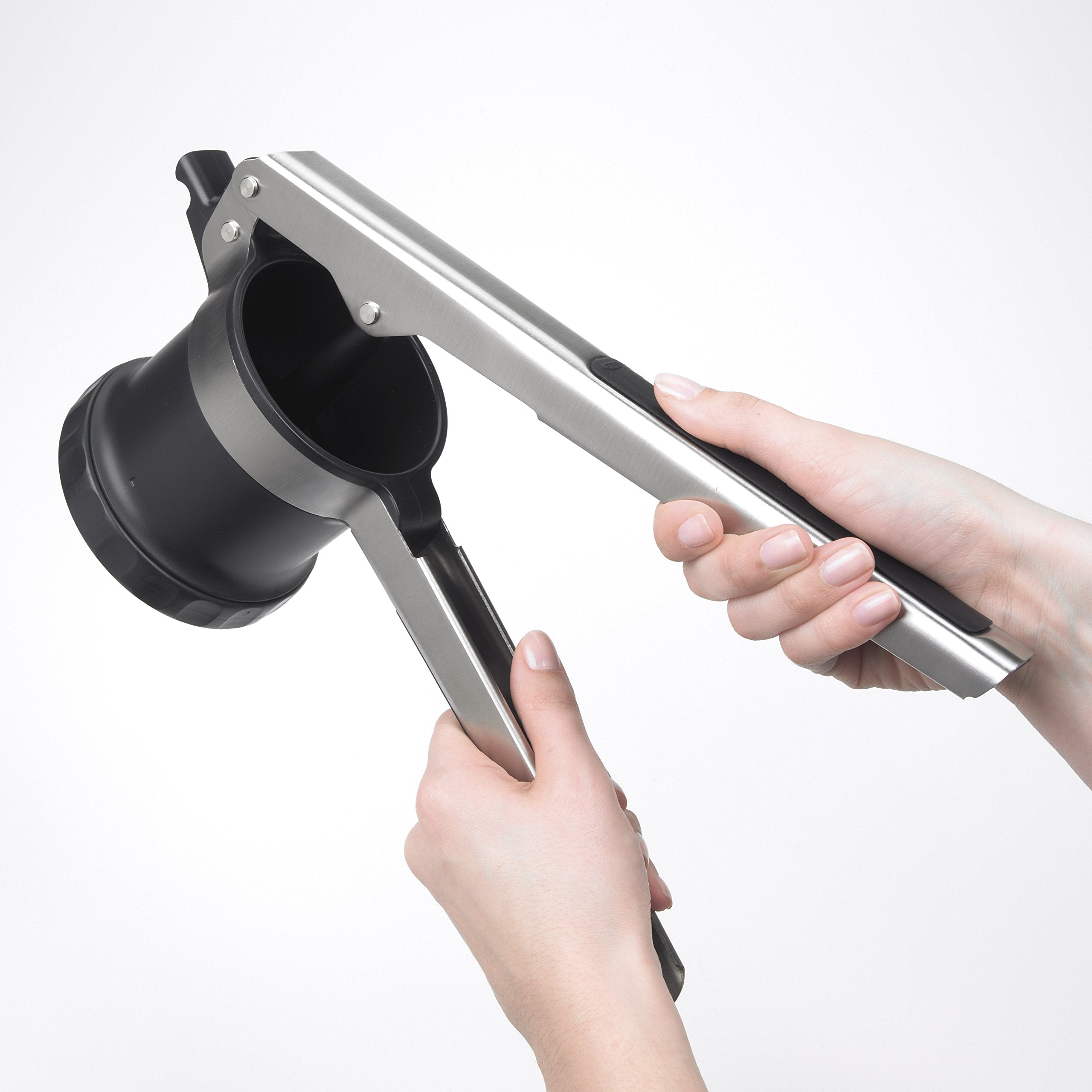 OXO Good Grips 3-en-1 Prensa de Patatas: discos ajustables para texturas finas, medias o gruesas.