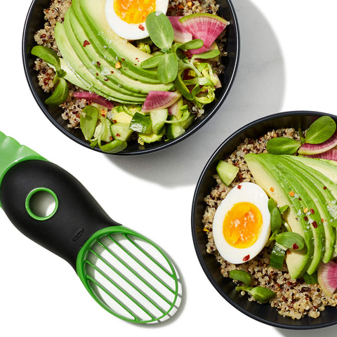 Diseño ergonómico de OXO Good Grips para uso diario en cocina.