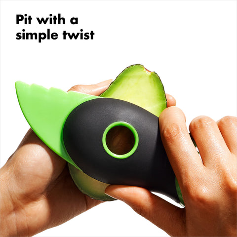 Cortador OXO Good Grips apto para lavavajillas en la rejilla superior.