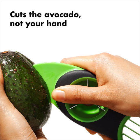 Mango antideslizante de OXO Good Grips para agarre cómodo.